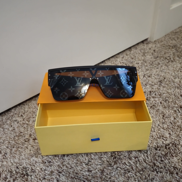 Louis Vuitton Waimea L Sunglasses - Picture 7 of 8